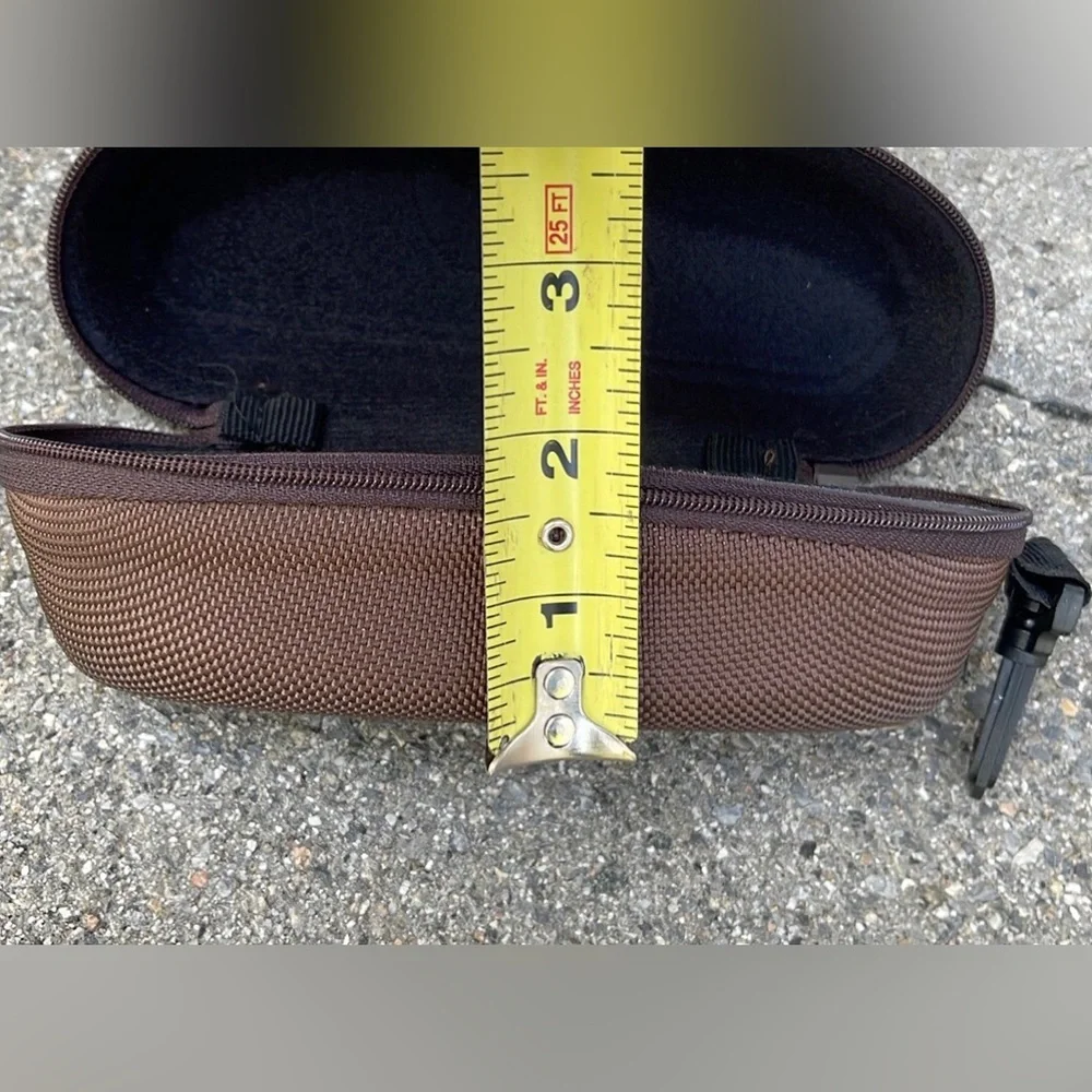 New Maui Jim Zippered Brown Hardshell Sunglasses Case w flaw - zipper tab broken